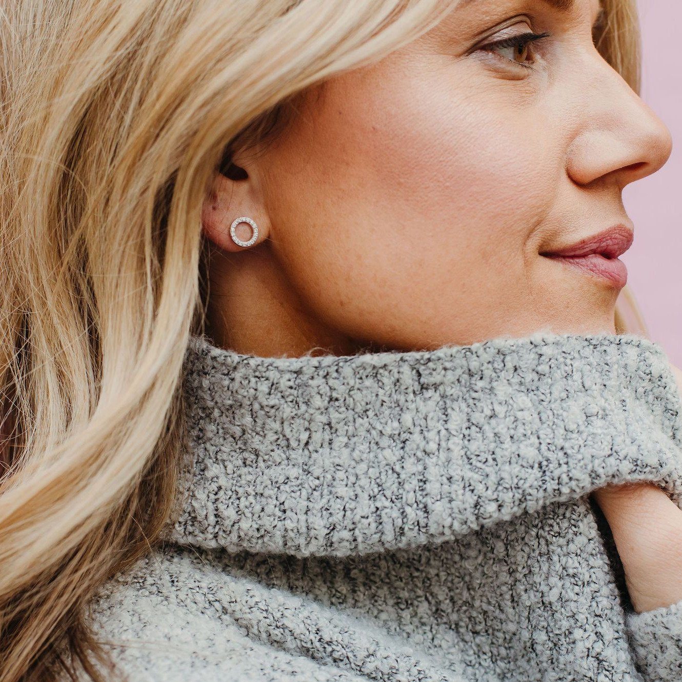 Slim Sparkling Circle Studs Earrings Chloe + Lois