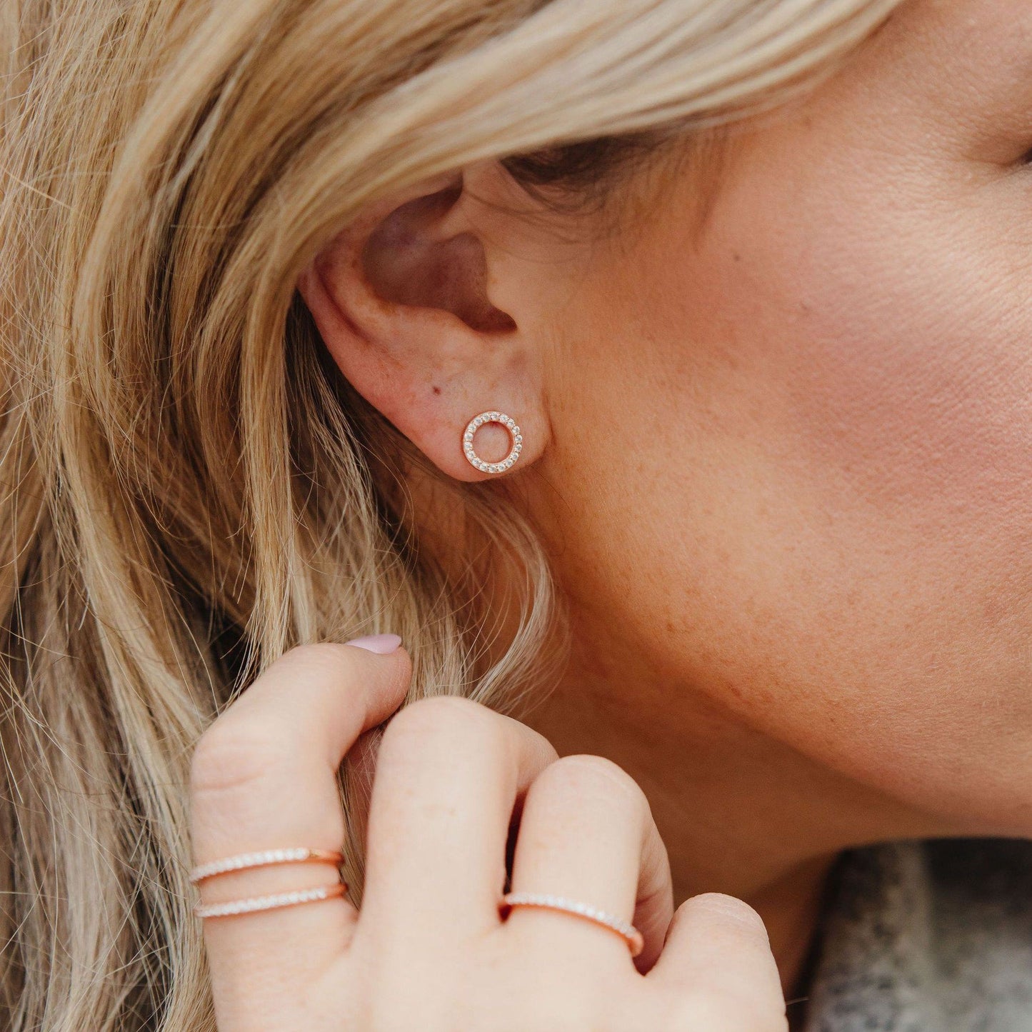 Slim Sparkling Circle Studs Earrings Chloe + Lois Rose Gold