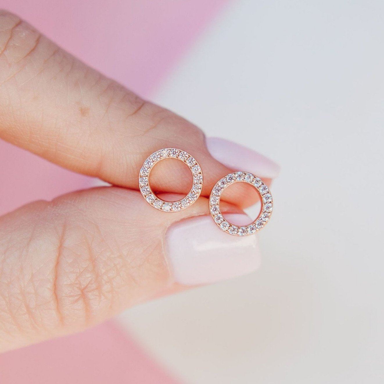 Slim Sparkling Circle Studs Earrings Chloe + Lois