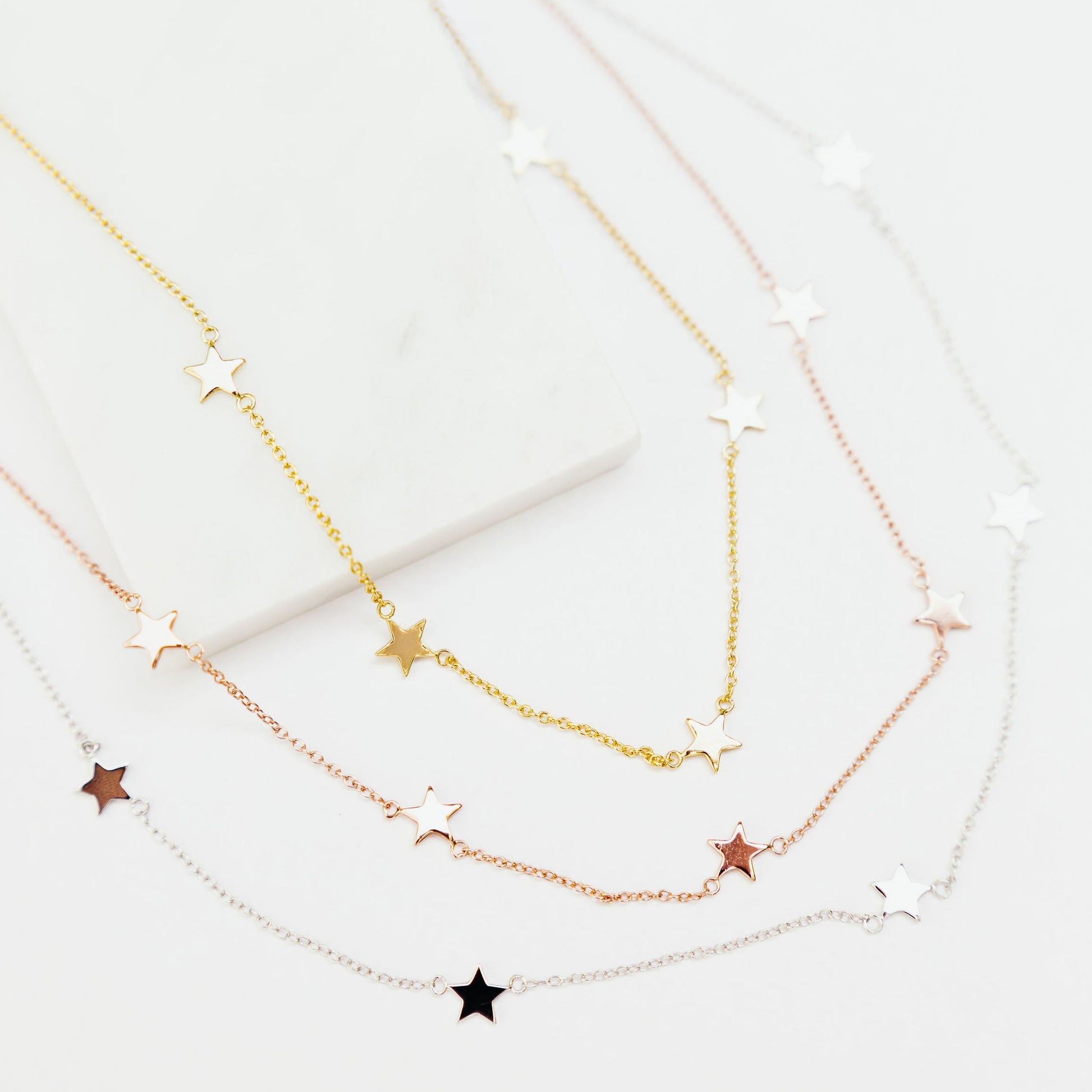 CHLOE + LOIS DAINTY STAR NECKLACE