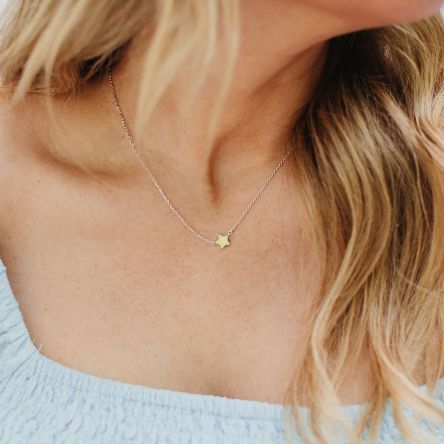 CHLOE + LOIS DAINTY STAR NECKLACE IN YELLOW